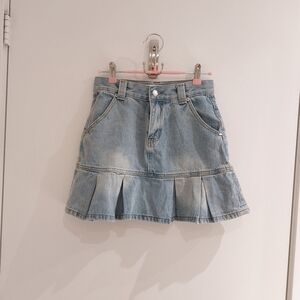 Kirsh Cherry Pleated Denim Skirt [Light Blue]